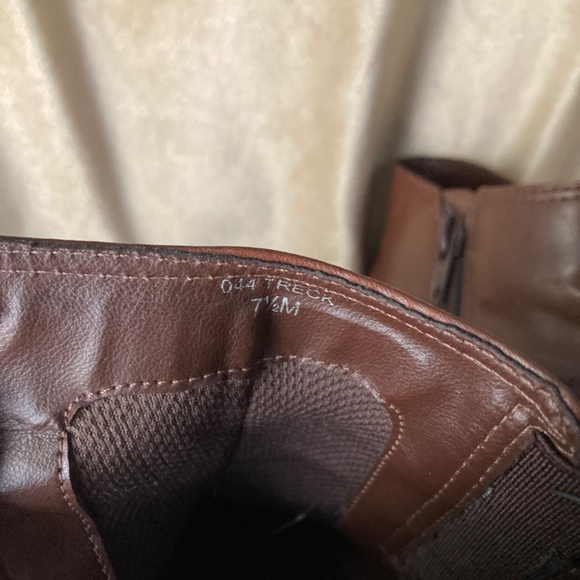 Brown leather ankle boots by High Sierra - Picture 4 of 10